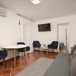 Heritage In Center With Pool Appartamento *