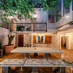 Heritage In Center With Pool Appartement Vodice