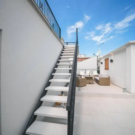 Heritage In Center With Pool Apartamento Vodice