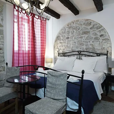 Heritage In Center With Pool Apartamento Vodice