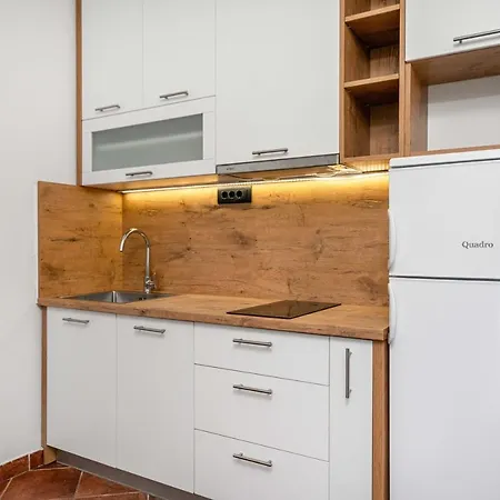 Heritage In Center With Pool Vodice