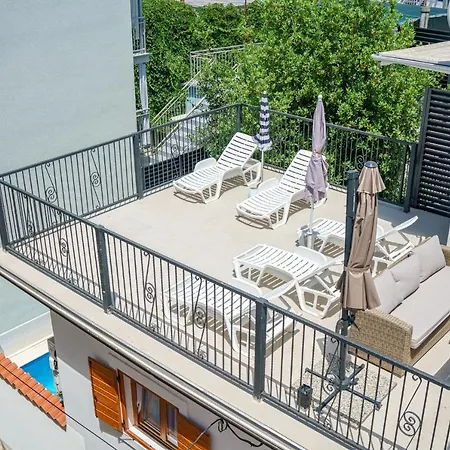 Heritage In Center With Pool Apartment *