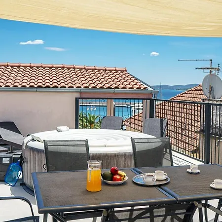 Heritage In Center With Pool *