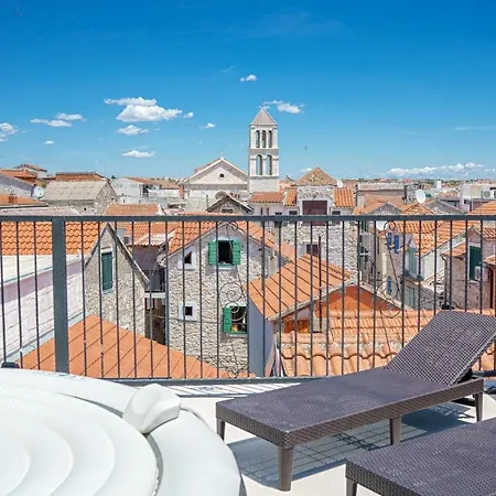 Heritage In Center With Pool *