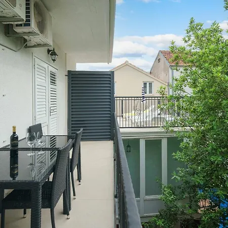 Heritage In Center With Pool