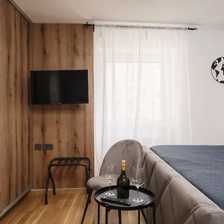 Heritage In Center With Pool Apartamento Vodice