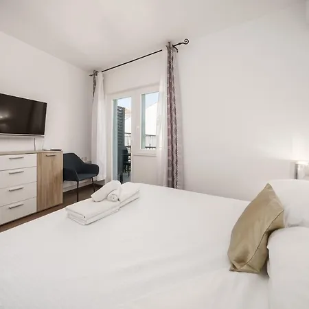 Heritage In Center With Pool Apartamento