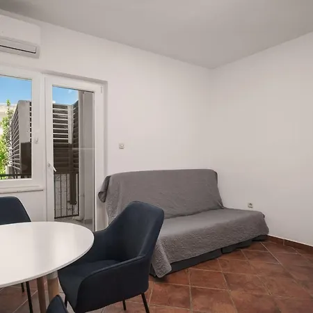 Heritage In Center With Pool Apartamento Vodice