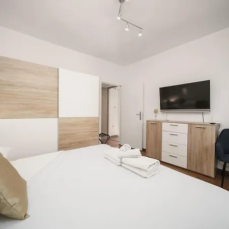 Heritage In Center With Pool Apartamento