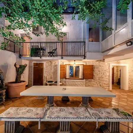 Heritage In Center With Pool Apartamento Vodice