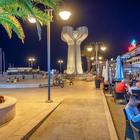 Apartment Heritage In Center With Pool Vodice