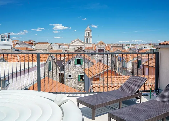 Heritage In Center With Pool *