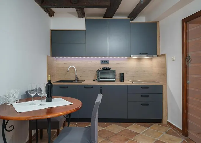 Heritage In Center With Pool Vodice