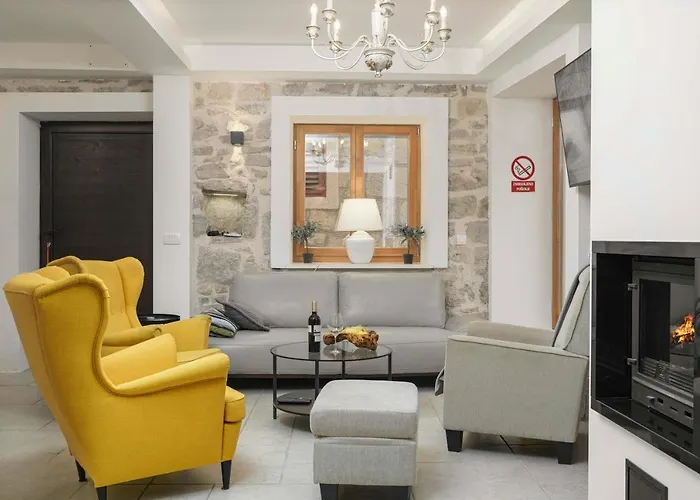 Heritage In Center With Pool *