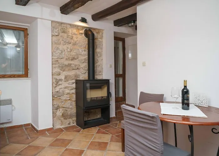 Heritage In Center With Pool *