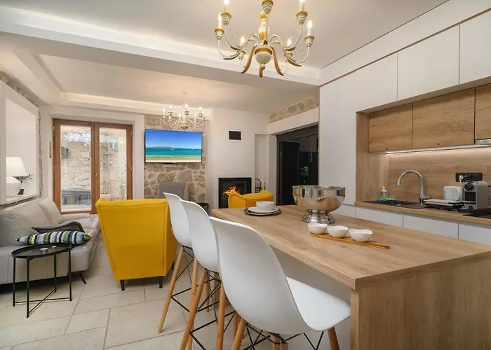 Heritage In Center With Pool Lejlighed Vodice