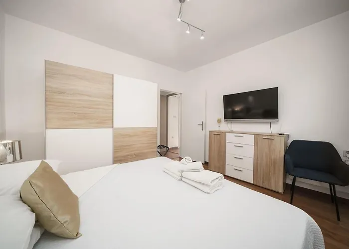 Heritage In Center With Pool Lejlighed