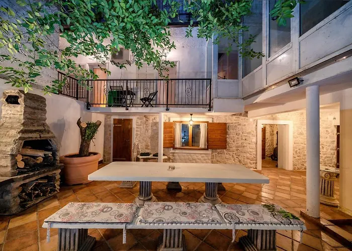 Heritage In Center With Pool Lejlighed Vodice